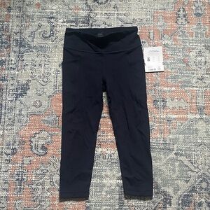 NWT: Athleta Girl Navy Capri Leggings (size M [8-10)